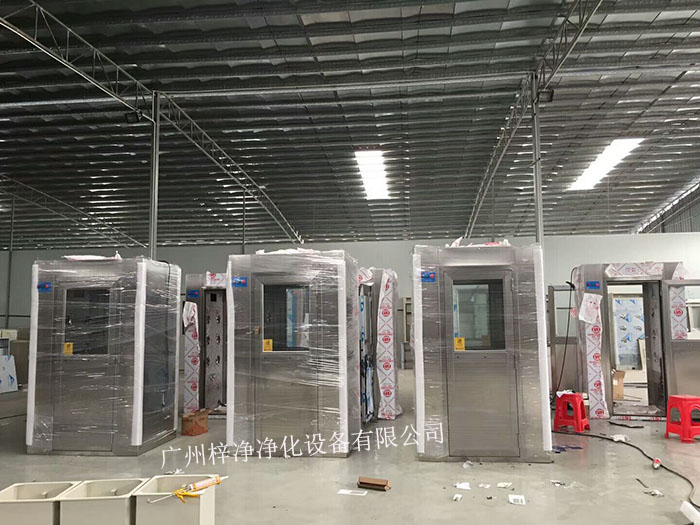 風(fēng)淋室可以加長(zhǎng)二米、三米、四米長(zhǎng)等等。