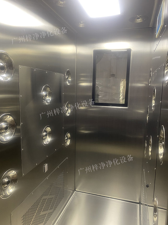 高端滿(mǎn)焊接風(fēng)淋室產(chǎn)品內(nèi)結(jié)構(gòu)