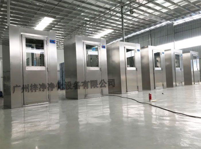 全不銹鋼風(fēng)淋室的設(shè)計使用壽命可達(dá)10年以上。