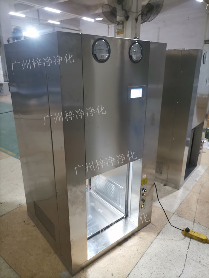 當(dāng)傳遞窗與機器人連接時，機器人可以自動從傳遞窗中取出或放入物料，實現(xiàn)物料的自動傳遞。