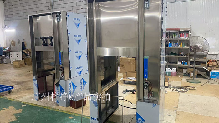 全自動感應輸送帶傳遞窗的電氣問題處理需要從選型、安裝、運行、維護、故障處理及安全注意事項等多方面進行全面考慮。