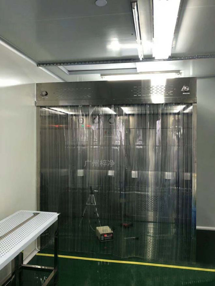 負壓稱量罩在制藥行業(yè)中，對藥品成分的精確稱量至關重要。