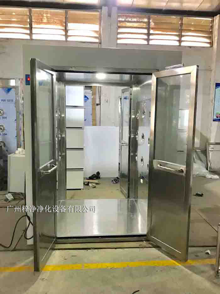 風(fēng)淋室尺寸的準(zhǔn)確性直接影響到凈化效果和使用效率