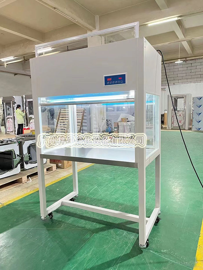 潔凈工作臺的尺寸應根據操作人員的需求而定，形狀一般采用矩形或圓形，便于操作。