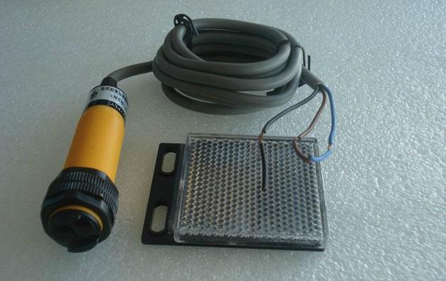 E3F-R2N1風(fēng)淋室光電開(kāi)關(guān)
